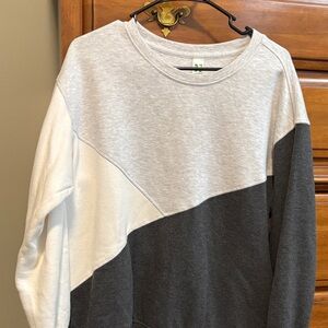 Colorblock Sweatshirt in Gray and White